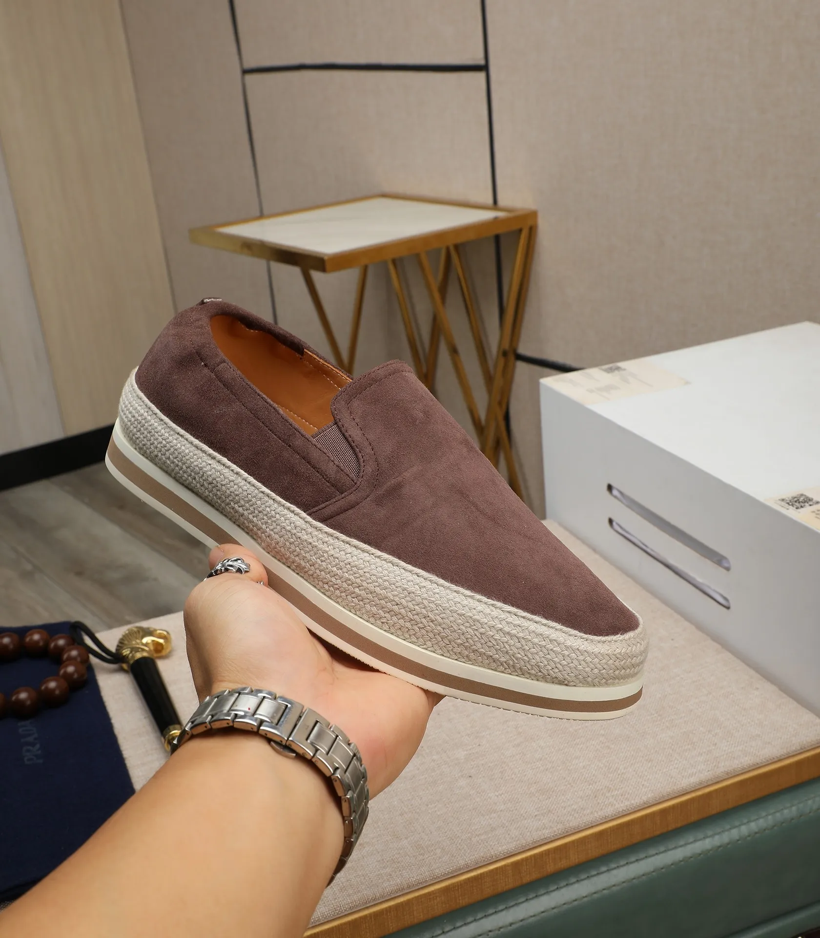 Men's men's shoes 💰460 high-end version. PRADA (Prada) men's casual style, compare the quality at the counter 🧚🏿♂️Imported cowhide fabric 🐎Water-dyed comfortable and soft cowhide lining for feet 🐂Genuine leather outsole with label 🎉 Size 38-44. Can be customized for 45💥🏆